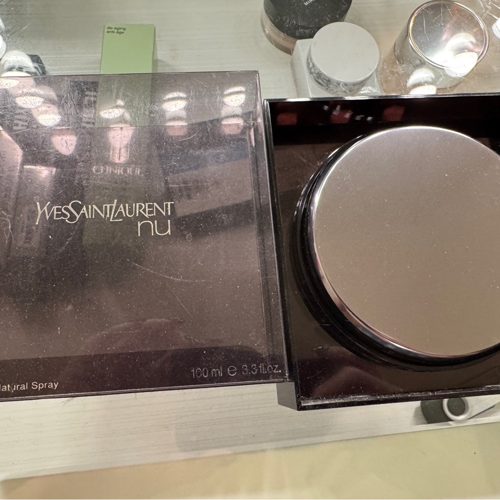 Yves Saint Laurent Nu Primer - Sleek Black